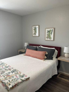 The Carolyn - 2 Bedroom Apt in Quilt Town, USA